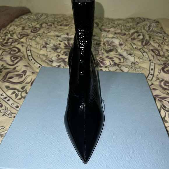 Prada - Picture 3 of 6